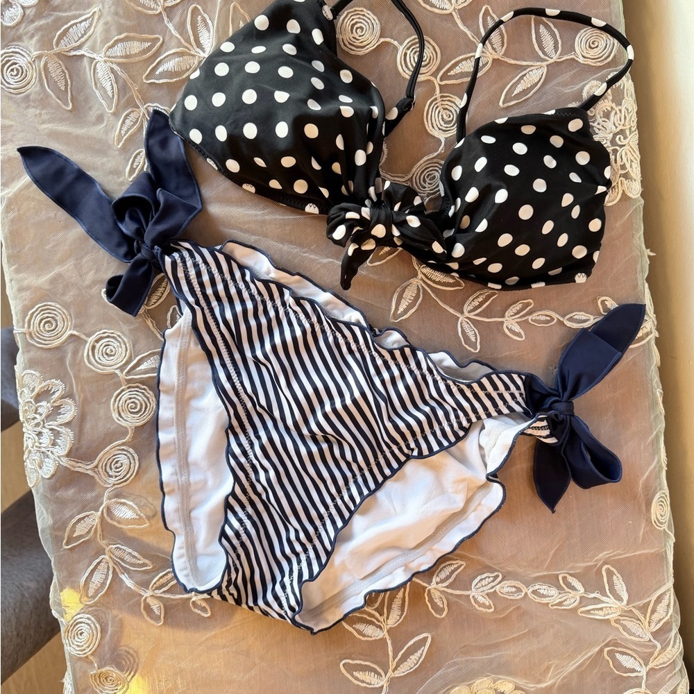 3 Tops 2 Bottoms Old Navy. Blue & Black. Blue Floral/Blue Stripes/Black Polka.
